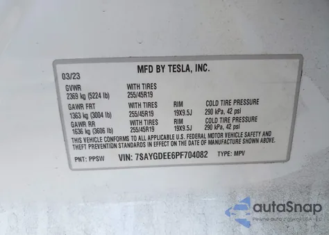 2023 Tesla Model Y Awd/Long Range Dual Motor All-Wheel Drive z USA, uszkodzony, nr VIN 7SAYGDEE6PF704082